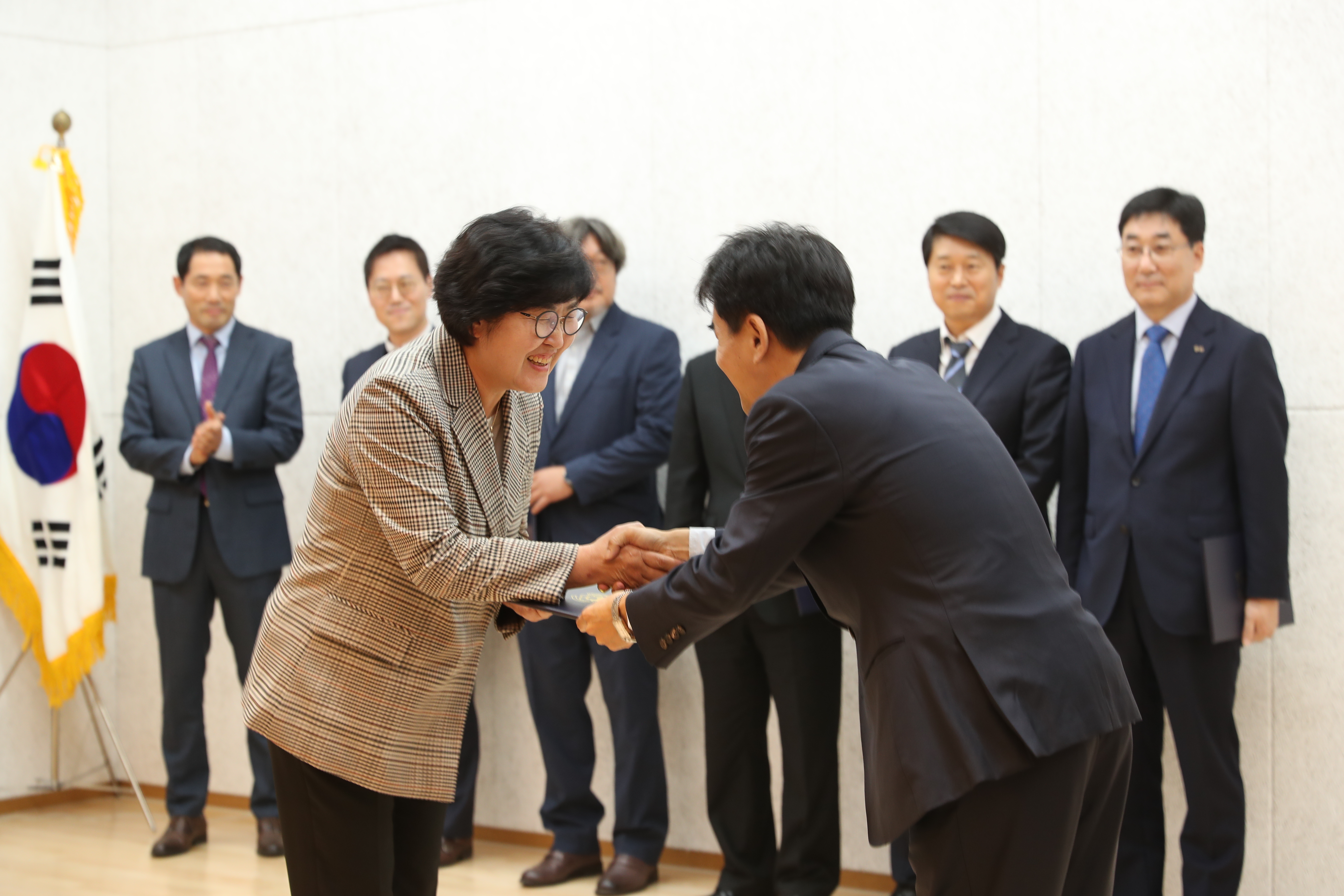 %EC%A0%9C10%ED%9A%8C%20%EB%8C%80%ED%95%9C%EB%AF%BC%EA%B5%AD%20%EC%A1%B0%EA%B2%BD%EB%8C%80%EC%A0%84_%EB%8C%80%ED%86%B5%EB%A0%B9%EC%83%81%20%EC%88%98%EC%83%81%ED%95%98%EB%8A%94%20%EC%9D%B4%EC%9B%90%EC%98%81%20%EC%84%9C%EC%9A%B8%EC%8B%9D%EB%AC%BC%EC%9B%90%EC%9E%A5(20191015).jpg 조경대상